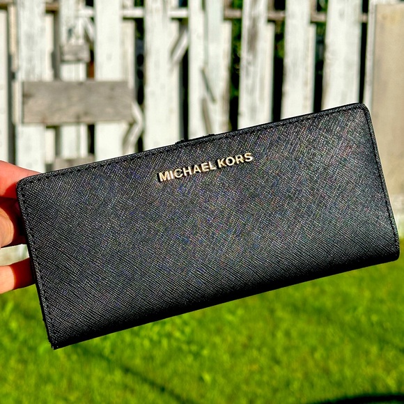 Michael Kors Jet Set Travel Slim Bifold Wallet - Picture 4 of 7